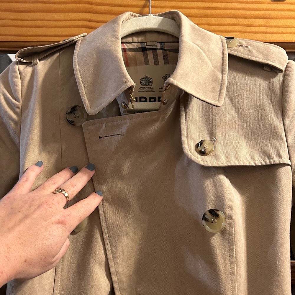 Burberry Beige Tan Trench Coat - Picture 4 of 13